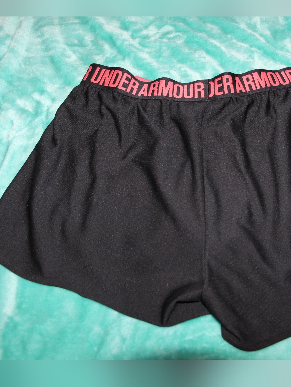 Women's Under Armour Shorts - Picture 4 of 4